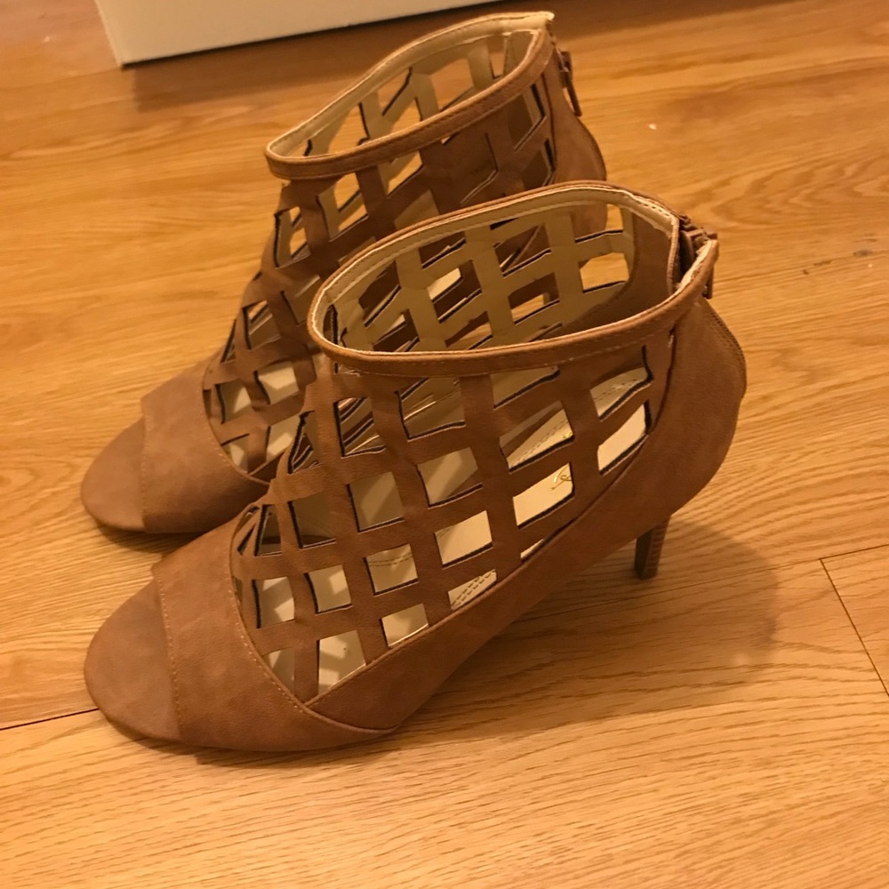 Never worn - Picture 2 of 4